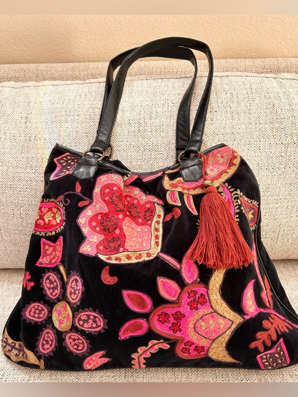 BUCO BLACK VELVET EMBROIDERED BAG